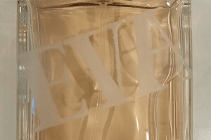 Graviertes Parfum-Flacon einer Aktion im Breunigerland